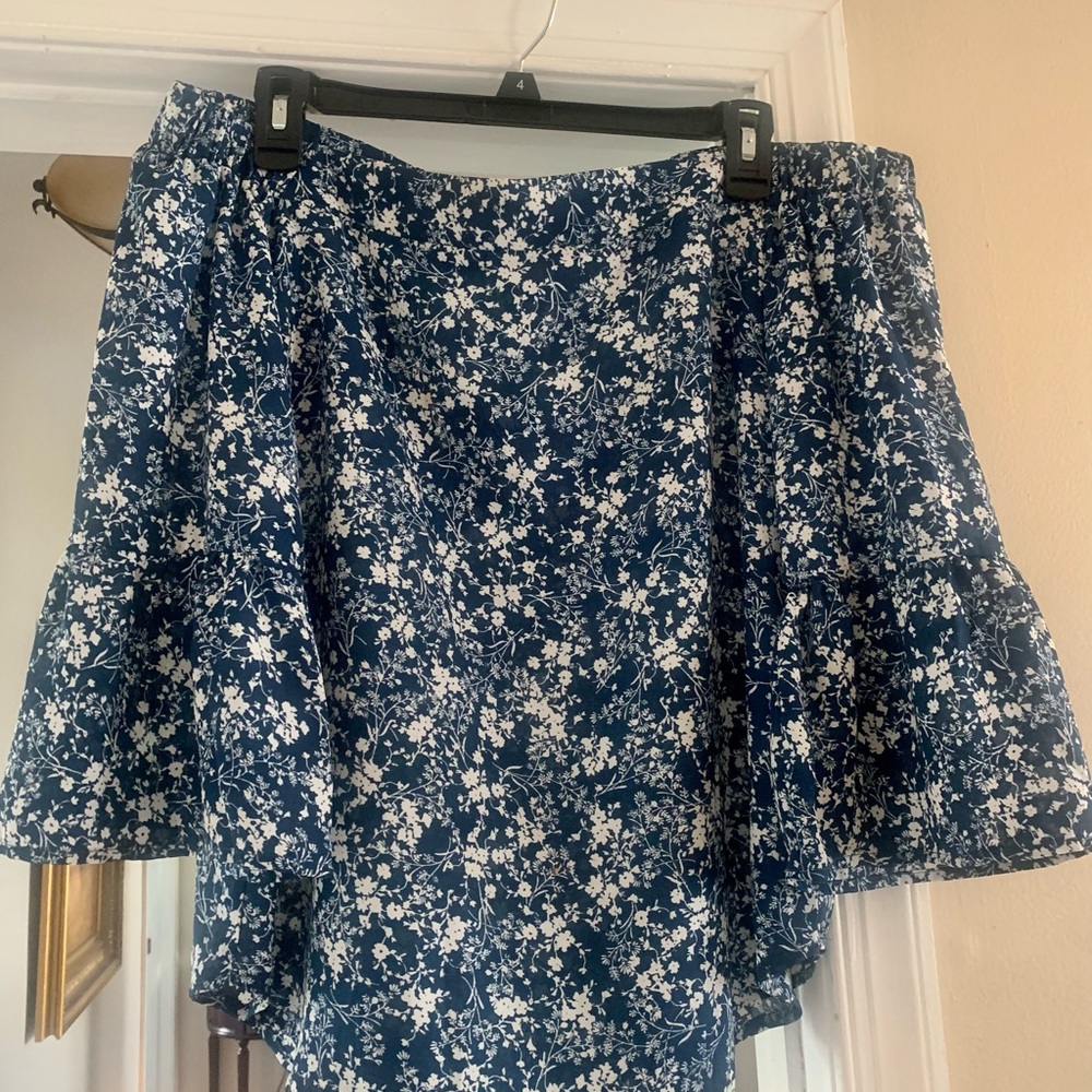 VERSE off the shoulder top size Small